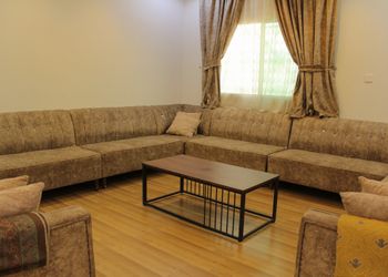 شاليه بملحق مطل على الحديقة 
