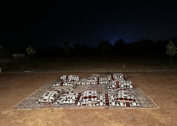 مزرعة بمجلس وفناء خارجي 
