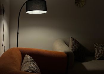 استديو بسرير ماستر وجلسة جانبية