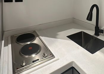استديو هادئ بسرير ماستر 