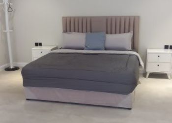 شالية انيق بجلسة خارجية ومسبح 