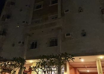 استديو بأثاث مريح وبسيط 