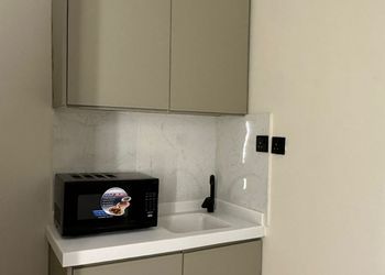 استديو بسرير ماستر وجلسة جانبية 