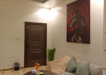 استديو بسرير مفرد وأثاث مريح 