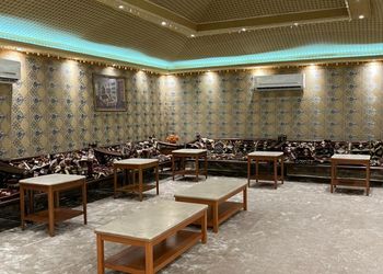 استراحةبجلسة خارجية وألعاب أطفال