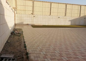 استراحة بمجلس وفناء خارجي 