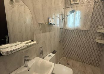 شقة ببروجكتر وسرير ماستر