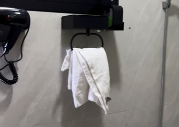 استديو بسرير ماستر وجلسة جانبية 