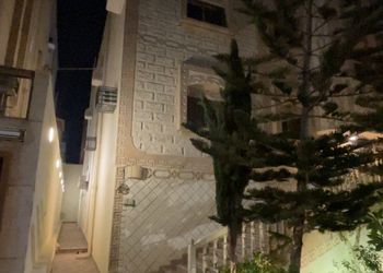 استديو بسرير ماستر وجلسة جانبية