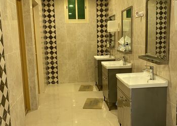 استراحة بمسبح خارجي ومجالس 