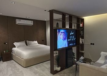 استديو بسرير ماستر وجلسة جانبية