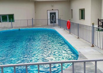 استراحة بمسبح خارجي وأجواء ممتعة 