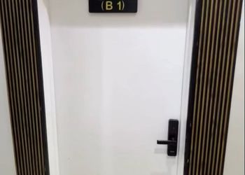 استديو بأثاث مريح وبسيط 