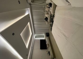 استديو انيق بسرير ماستر وجلسة جانبية 