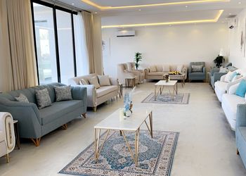 استراحة بمجلس وفناء خارجي 