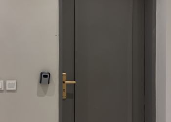 استديو بسرير ماستر وجلسة جانبية