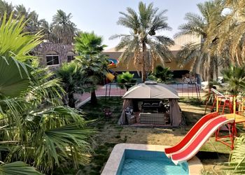 شاليه بجلسات خارجية ومسبح