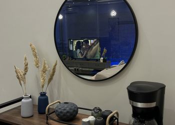 شاليه بمسبح خارجي ومسطح اخضر