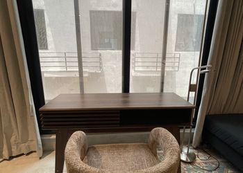 استديو بأثاث مريح وبسيط 