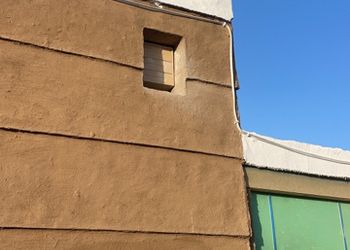 استراحة بمجلس وفناء خارجي 