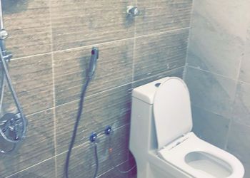 شقة بغرفة معيشة وغرفة نوم 