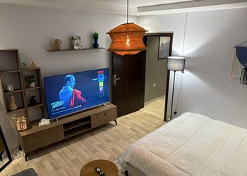 استديو بسرير ماستر