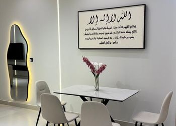 شقة بصالة مريحة وغرفتين نوم 