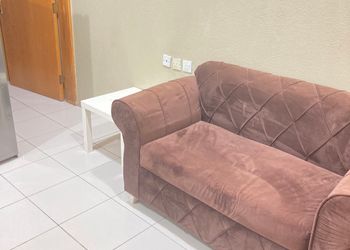 استديو بسرير ماستر وأثاث مريح 