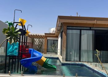 شاليه بألعاب مائية ومسبح