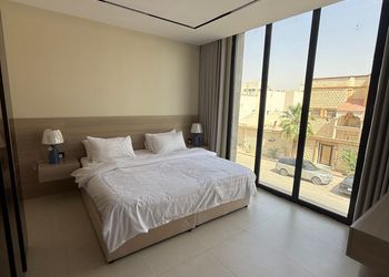 شقة بغرفة معيشة وغرفة نوم 