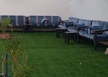 استراحة بإطلالة على مسبح وجبل