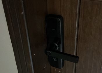 شقة بغرفة معيشة وغرفة نوم 