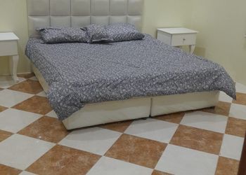 شاليه بألعاب أطفال ومسبح
