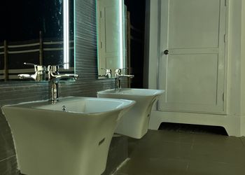 مخيم أنيق بملعب طائرة وحفرة مندي