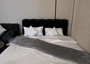 استديو هادئ بسرير ماستر