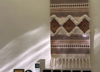 شقة بصالة انيقة وغرفتين نوم