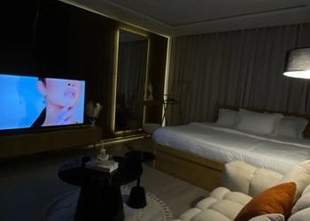 استديو بأثاث مريح وبسيط 