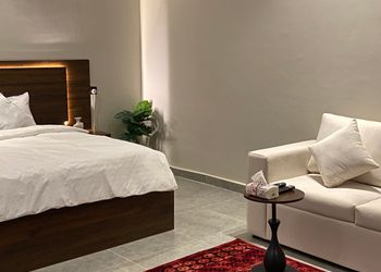 استديو أنيق بسرير ماستر وجلسة جانبية 