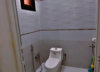 شاليه بمسطح اخضر وجلسة خارجية 