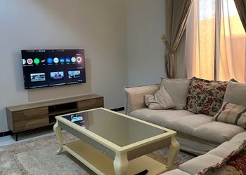 شقة بغرفتين نوم وصالة 