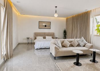 استديو مع حوش خاص بأثاث حديث