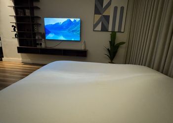 استديو هادئ بسرير ماستر