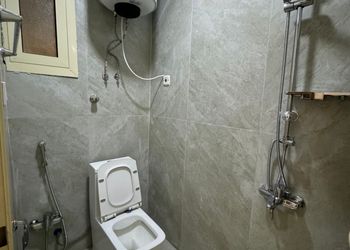 شقة بغرفة معيشة وغرفة نوم 