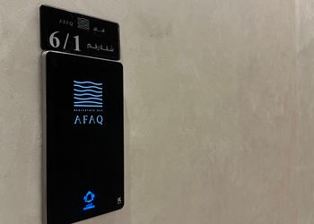 استديو بأثاث مريح وبسيط