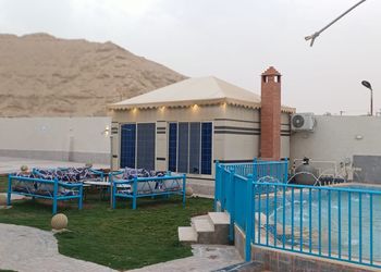 شاليه عائلي انيق بجلسة خارجية