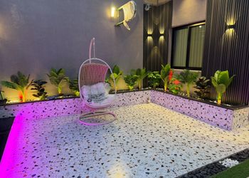 شاليه بجلسة خارجية ومسبح خارجي