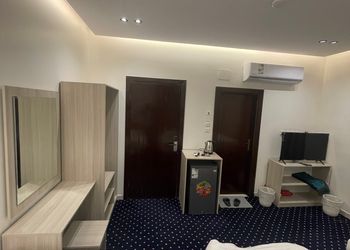 استديو بأسرة مفردة وأثاث مريح