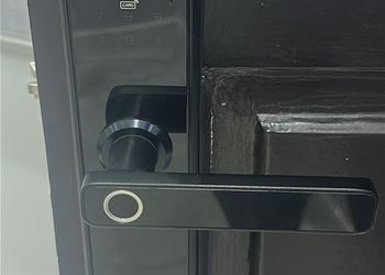شقة بغرفتين نوم وصالة