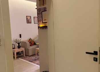شقة فاخرهـ ببلكونة علوية وشرفة