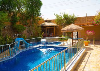 منتجع فندقي بمسطح اخضر